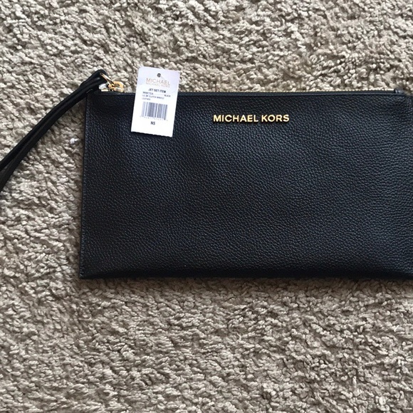 Michael Kors Handbags - Michael Kors Large Zip Clutch Wristlet